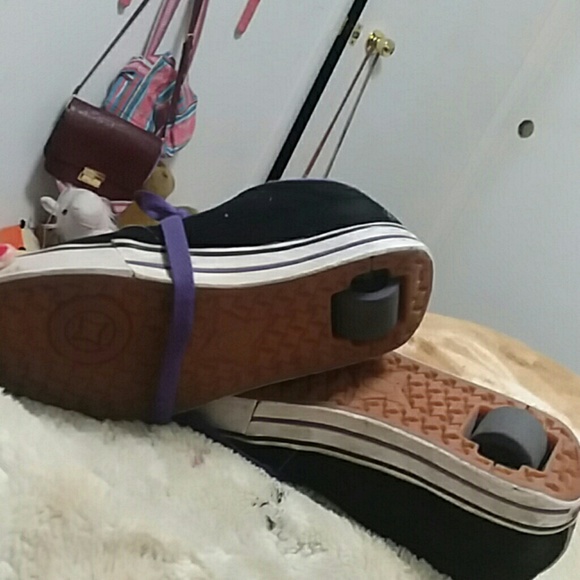 Heely's Rolling shoes - Picture 2 of 3